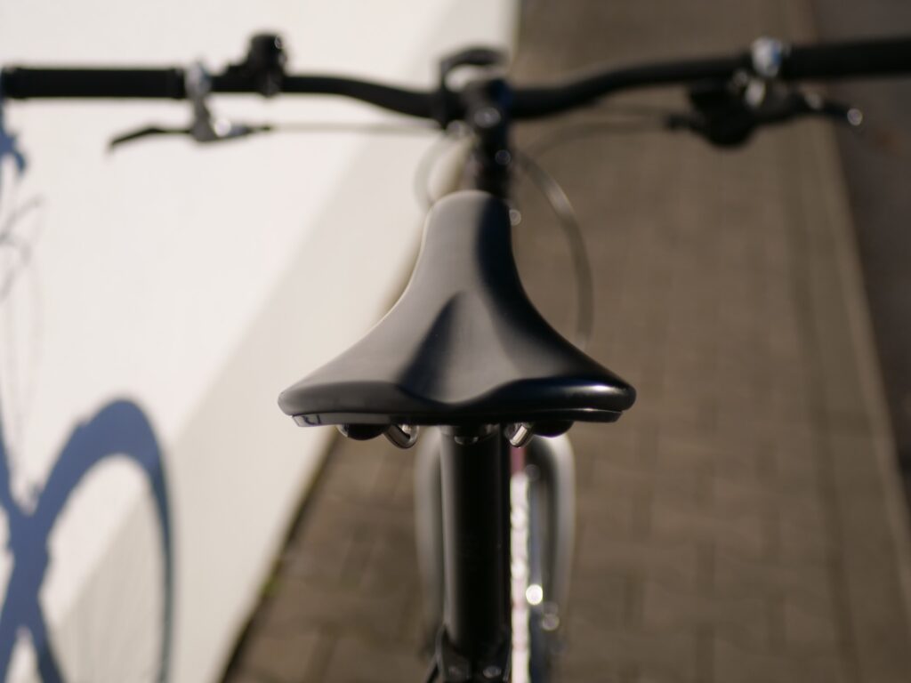 Fabric Scoop Saddle
